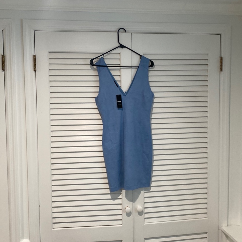 BEBE SLEEVELESS V-NECK FAUX SUEDE MINI DRESS